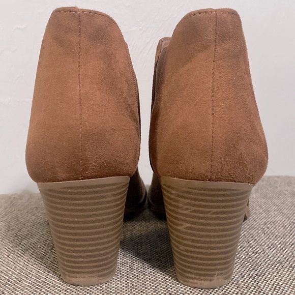 City Classified tan suede ankle boots, size 8 1/2. - Picture 4 of 12